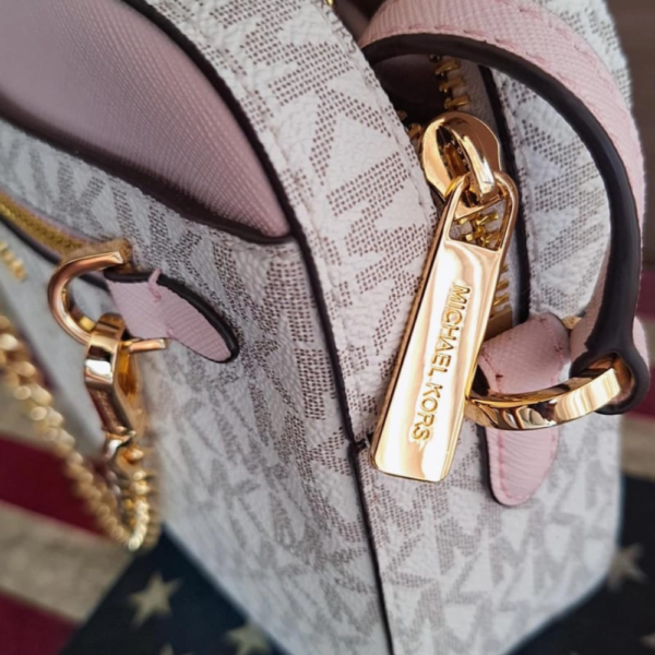 Bolsa Michael Kors Jet Set crossbody vanilla com rosa