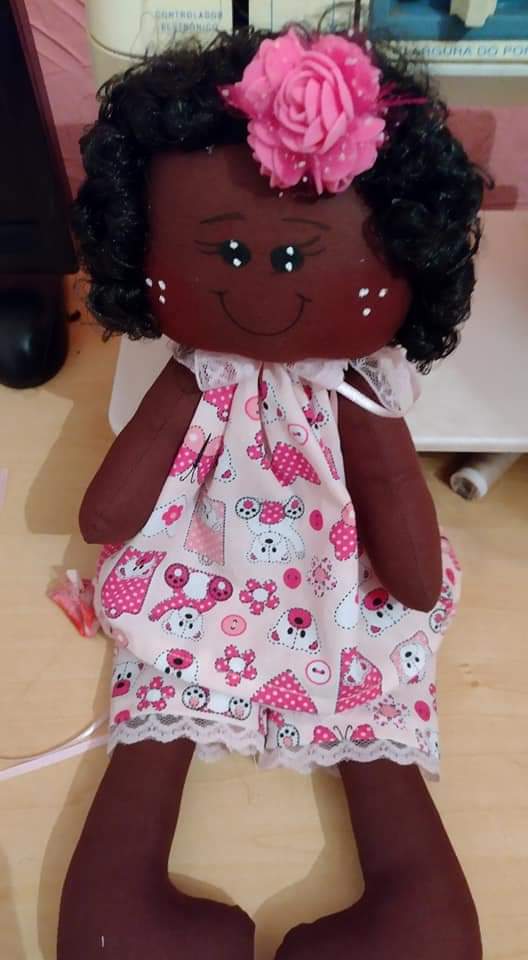 Boneca de pano negra