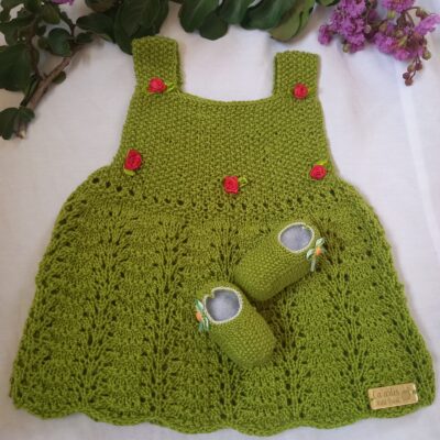 Conjunto de Tricô para Bebê – Casaco e Calça em Verde e Branco com toques coloridos