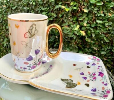 Conjunto primavera de caneca e prato de porcelana