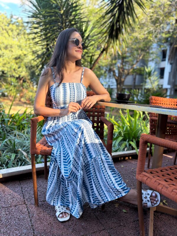 Vestido azul e branco - Imagem 3