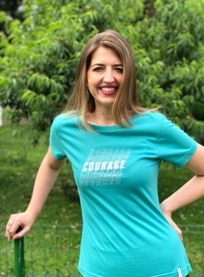 Camiseta Feminina Verde Água – “Courage” (Coragem)