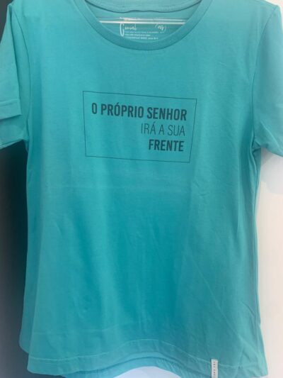 Camiseta Feminina Azul – “O Próprio Senhor Irá à Sua Frente” (Deuteronômio 31:8)