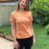 Camiseta Feminina Laranja – “Não Temas, Pois Eu Te Resgatei” (Isaías 43:1)