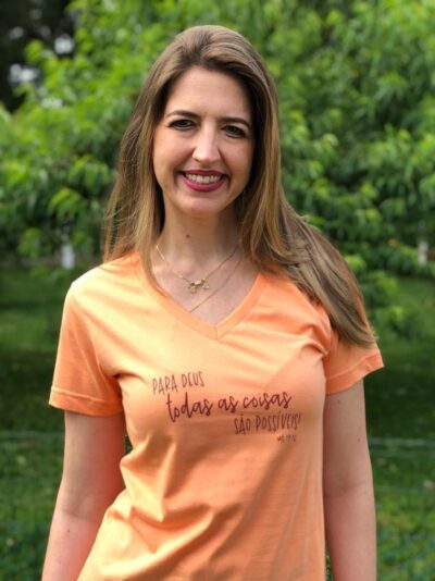 Camiseta Feminina Laranja – “Para Deus Todas as Coisas São Possíveis” (Mateus 19:26)