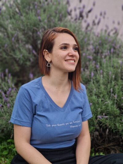 Camiseta Feminina Azul – “Tudo Posso Naquele Que Me Fortalece” (Filipenses 4:13)