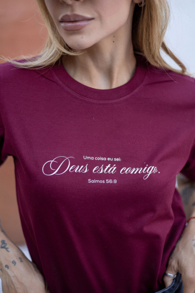 Tshirt Uma Coisa Eu Sei, Deus Está Comigo